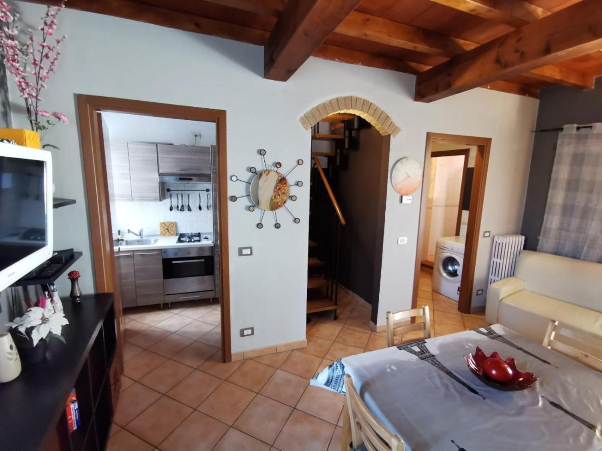 Apartment In The City Center With Self Check-In Parma Exterior foto