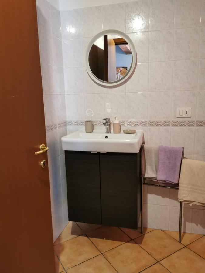 Apartment In The City Center With Self Check-In Parma Exterior foto